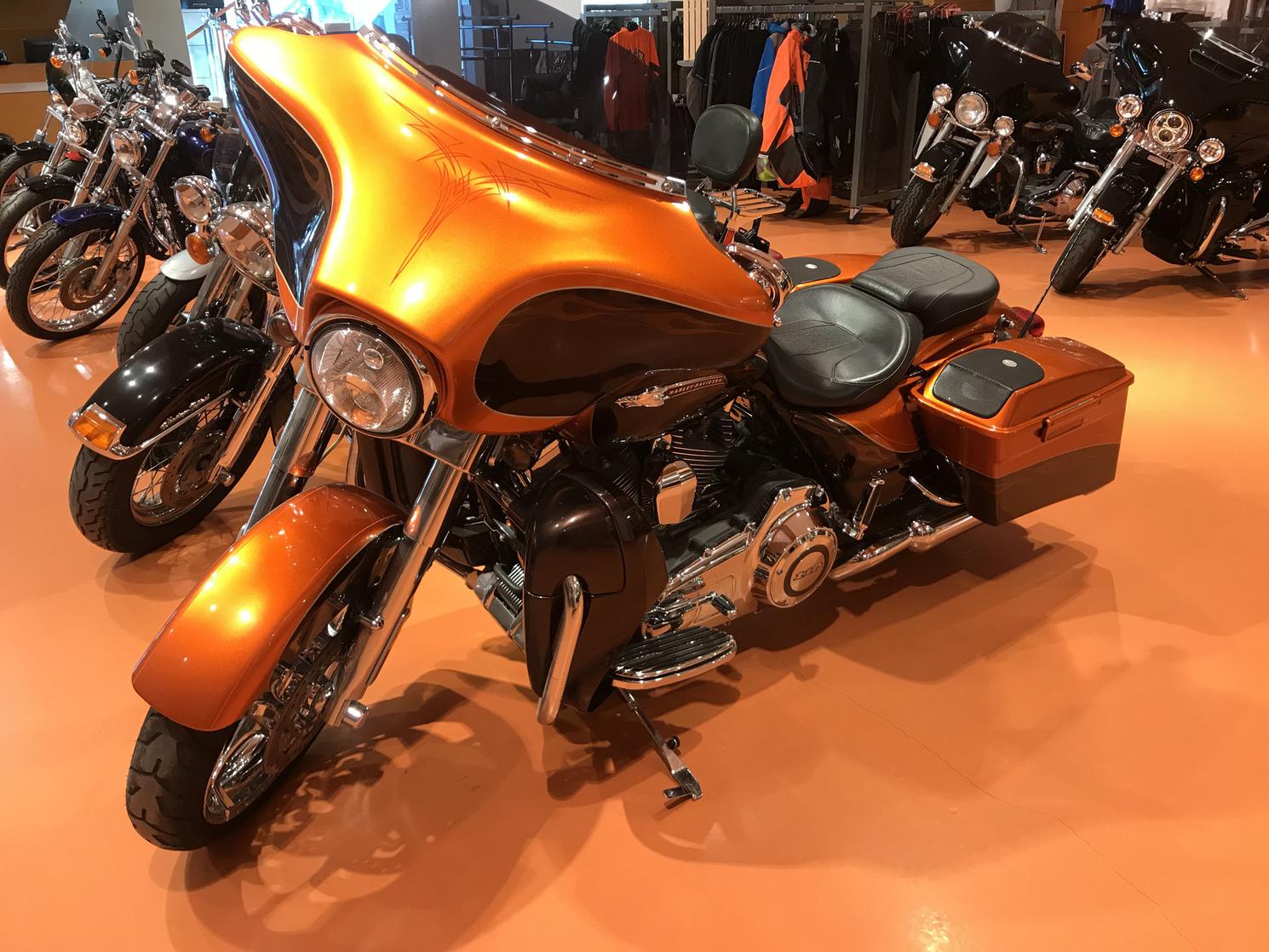 Harley Davidson FLHXSE 2012