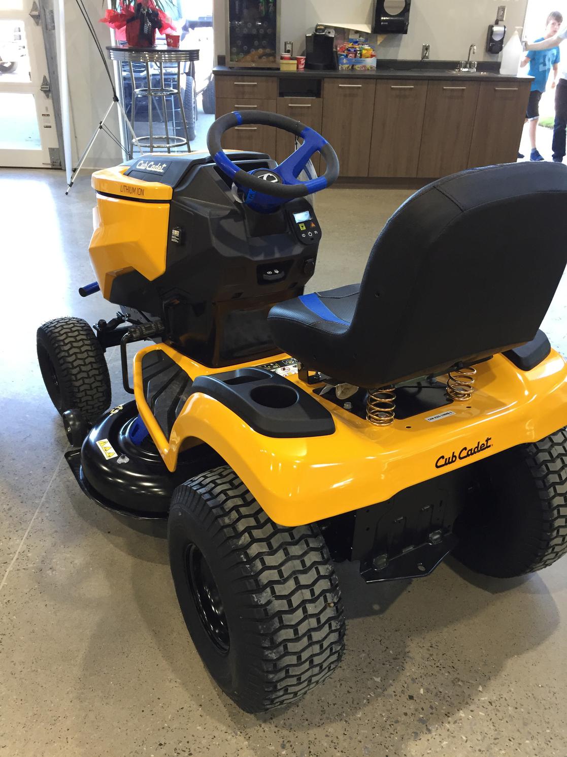 Cub Cadet XT1 LT42 E 2021 d'occasion à Coaticook Gagné Lessard Sports Cub Cadet XT1 LT42 E 2021 d'occasion à Coaticook Gagné Lessard Sports