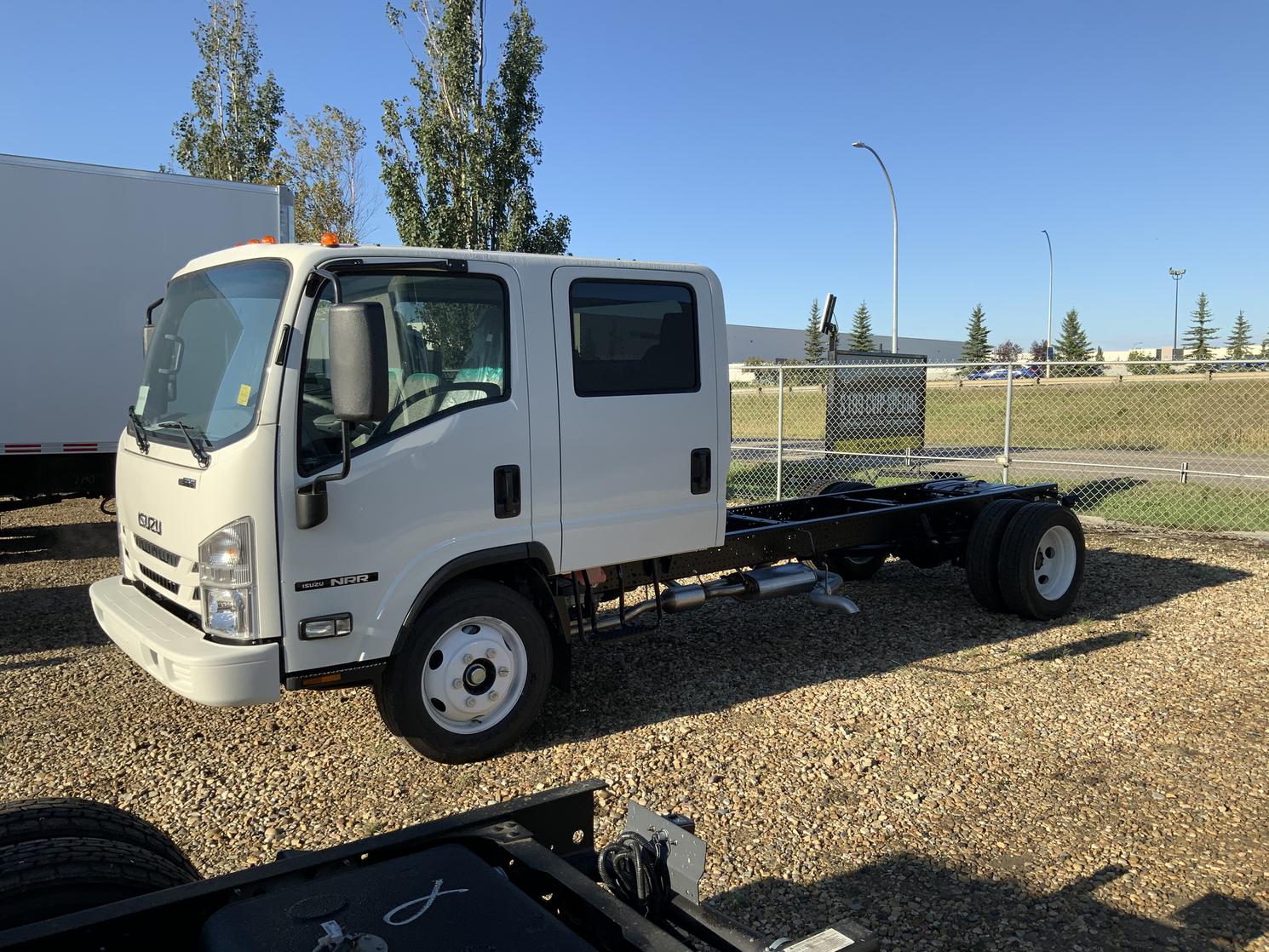 2022 Isuzu NRR - Crew Cab