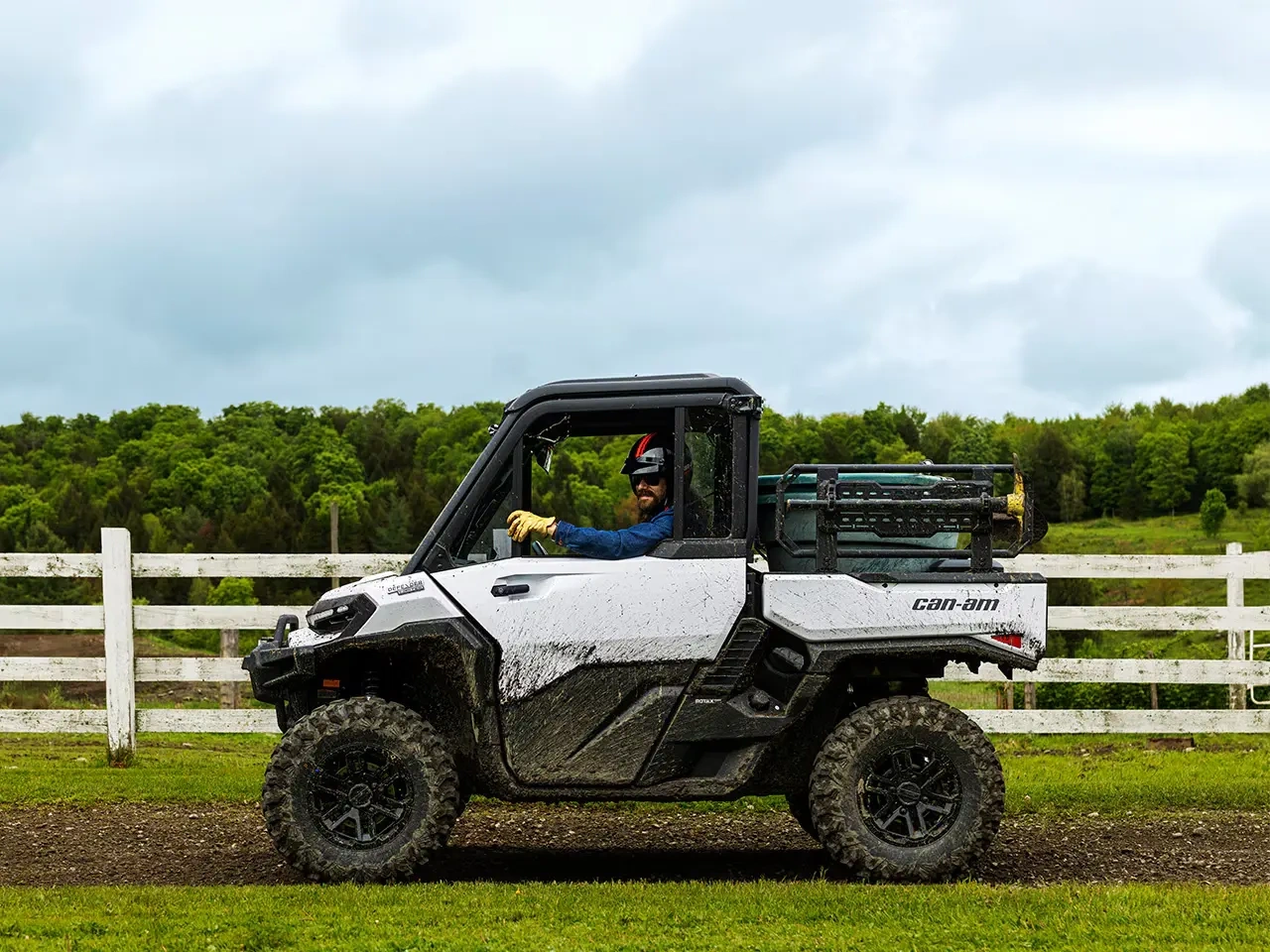Can-Am Defender alt