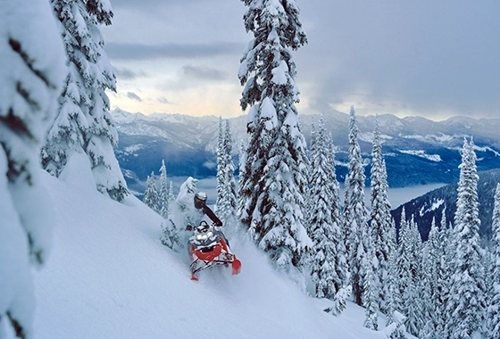 Lynx Snowmobiles Shredder Media 5 alt