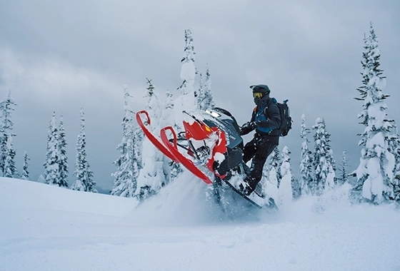 Lynx Snowmobiles Shredder Media 4 alt