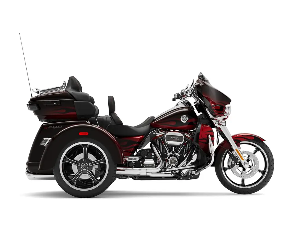 2022 Harley-Davidson CVO™ Tri Glide™ Dante's Red Fade