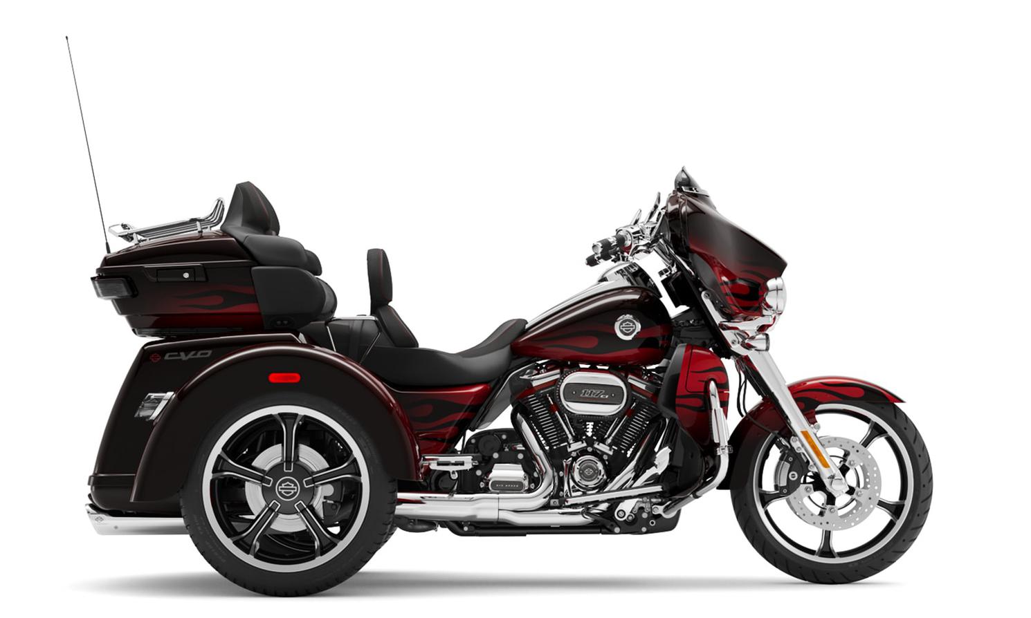Harley-Davidson CVO™ Tri Glide™ Dante’s Red Fade 2022