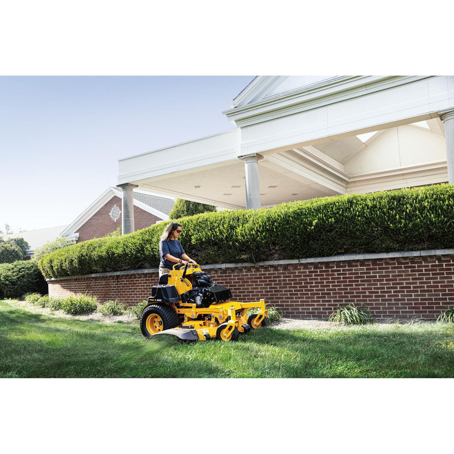 Cub Cadet Commercial Stand On Mowers PRO X 654 EFI Aventures 138