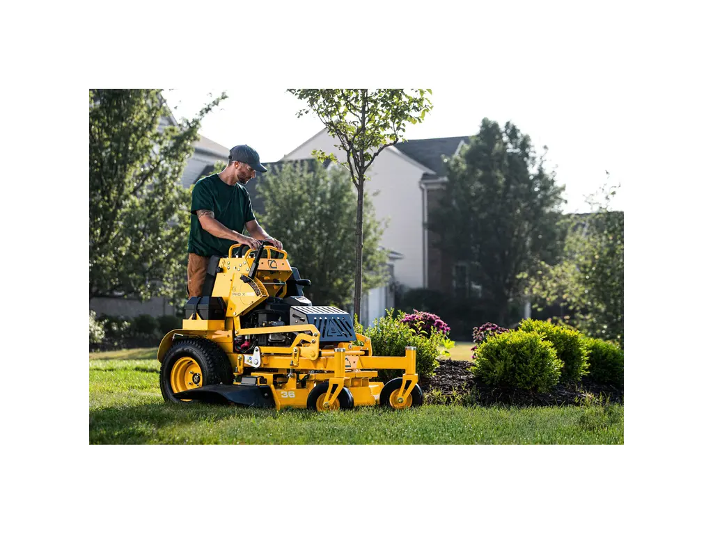 Cub Cadet Commercial Stand-On Mowers PRO X 636 - Aventures 138