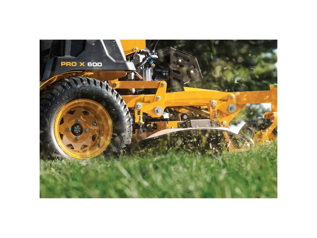 Cub Cadet PRO X 636