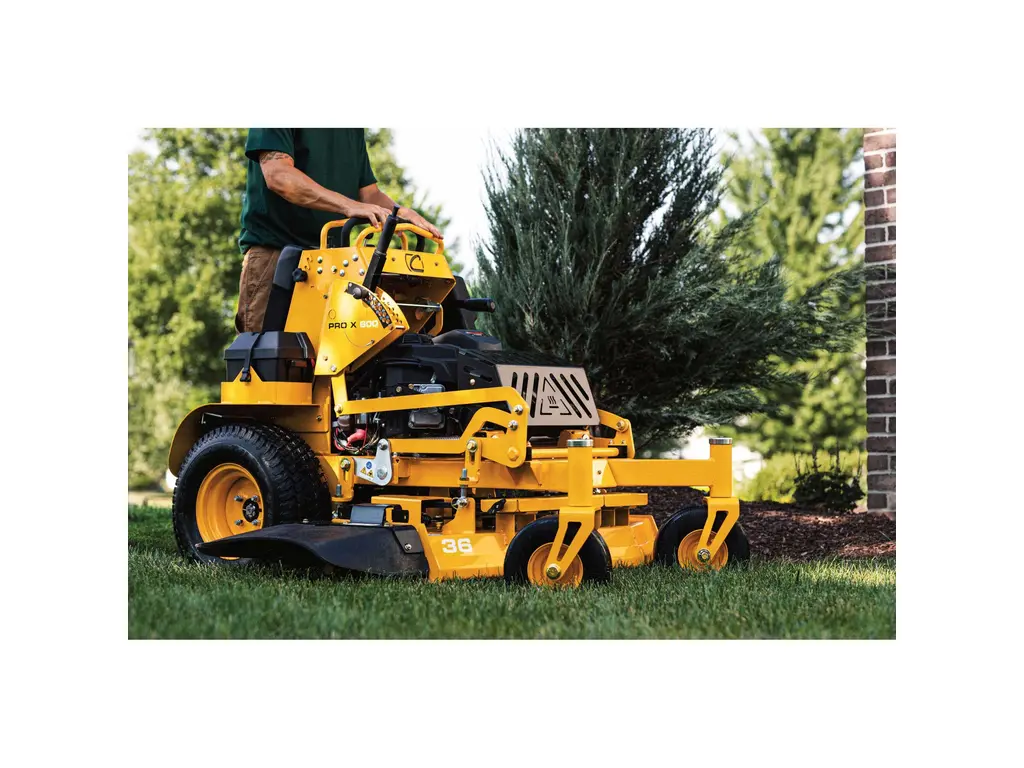 Cub Cadet PRO X 636