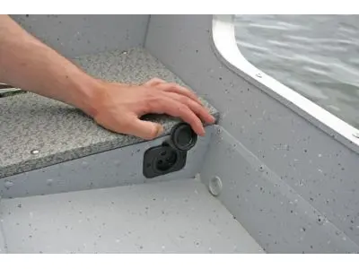 Lund 2000 Alaskan Tiller