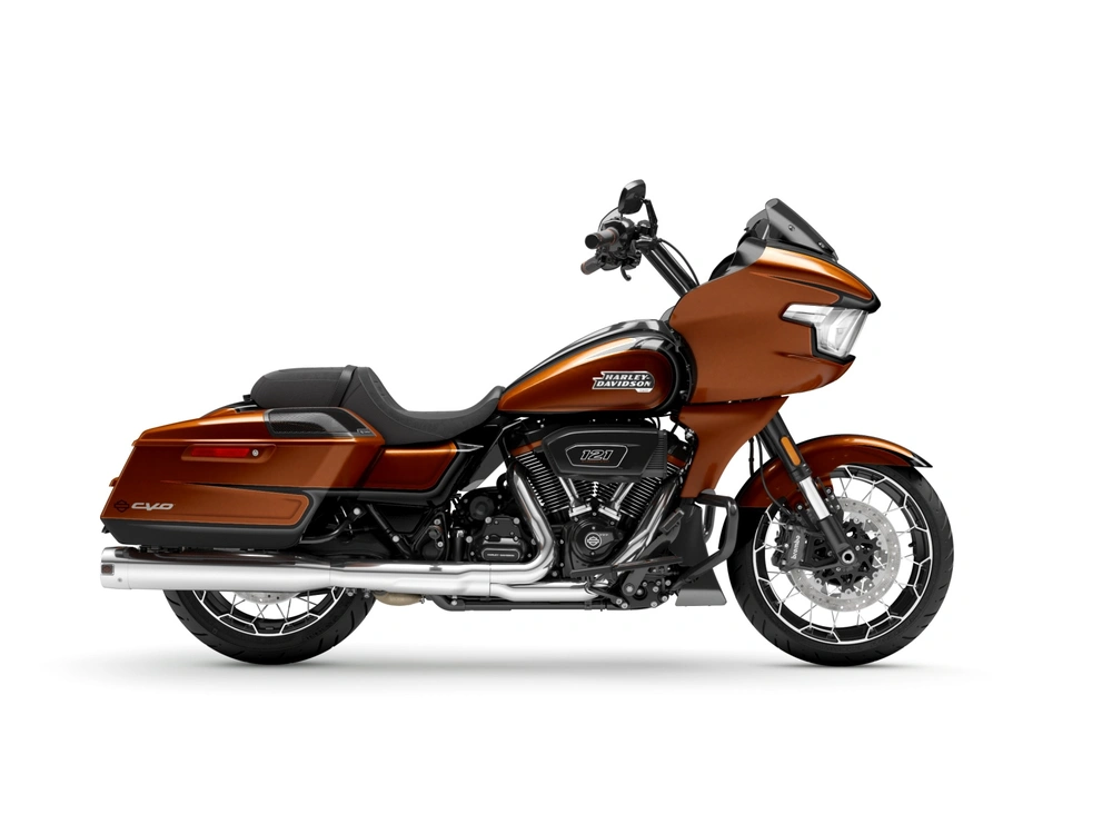 2023 Harley-Davidson CVO™ Road Glide™ CVO™ Road Glide™ Whiskey Neat W/ Raven Metallic alt