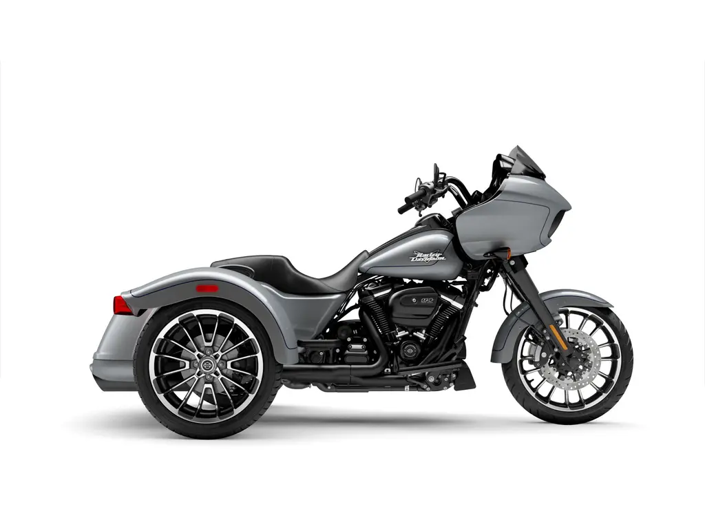 2024 Harley-Davidson Road Glide® 3 Atlas Silver Metallic (Black Finish)
