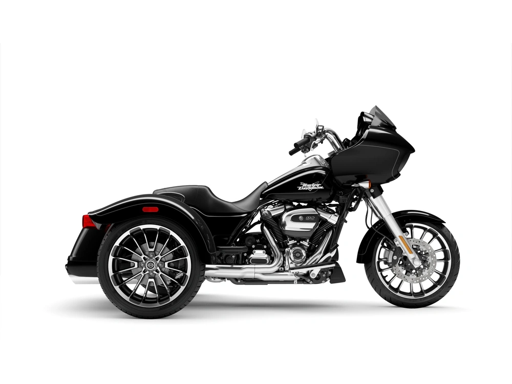 Harley-Davidson Road Glide® Road Glide® 3 Vivid Black (Chrome Finish) 2024 alt