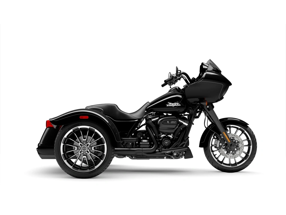 Harley-Davidson Road Glide® Road Glide® 3 Vivid Black (Black Finish) 2024 alt