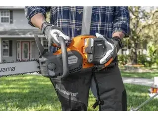 Husqvarna Power Axe 350i with battery charger