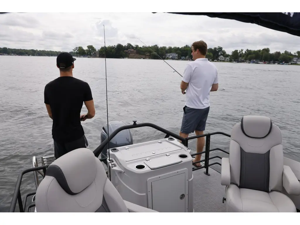 2024 Sylvan L5 DLZ BAR