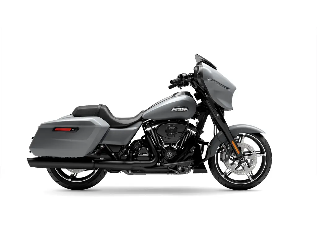 2024 Harley-Davidson Street Glide® Atlas Silver Metallic (Black Finish)