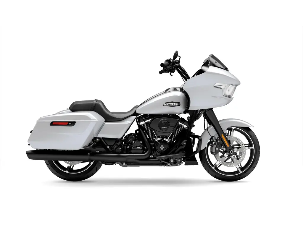 2024 Harley-Davidson Road Glide® White Onyx Pearl (Black Finish)