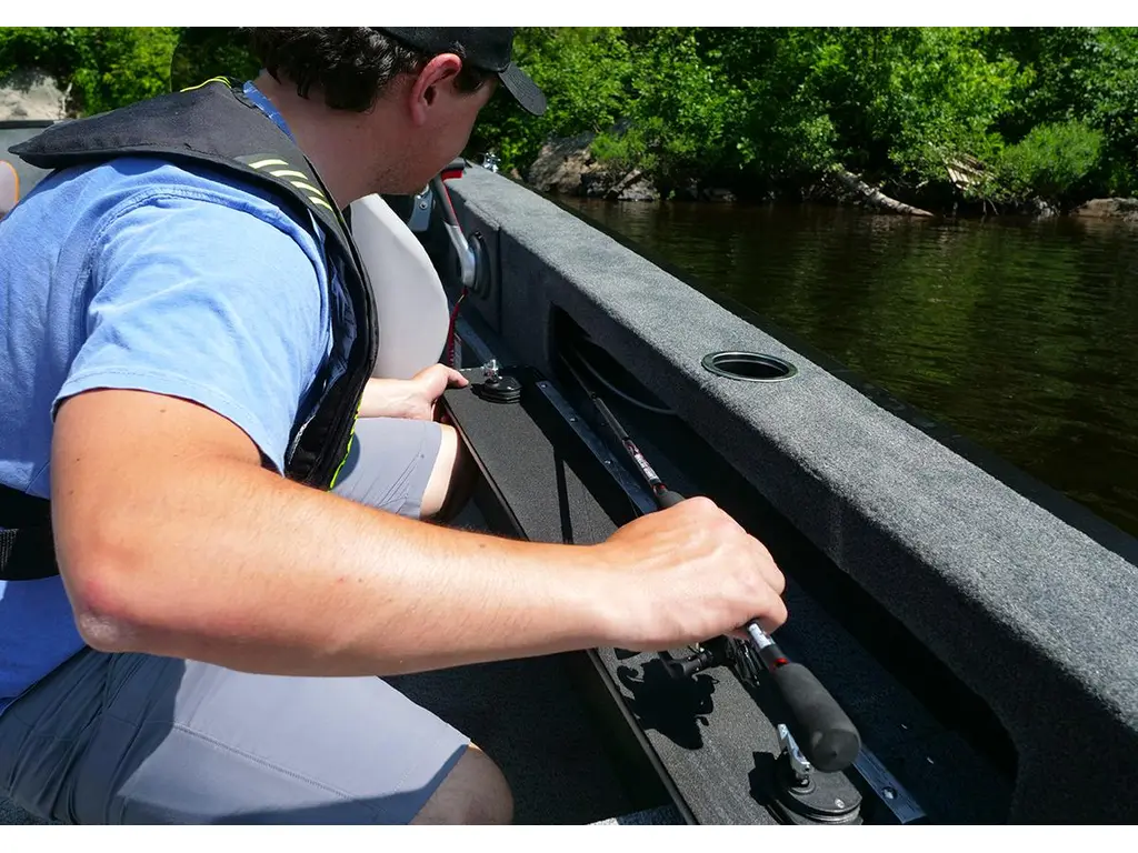 Bateaux Legend 16 XTE SC 2024