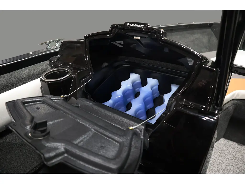 Bateaux Legend X18 2024