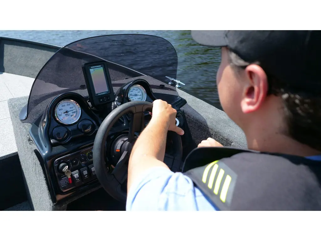 Bateaux Legend 16 XTE SC 2024