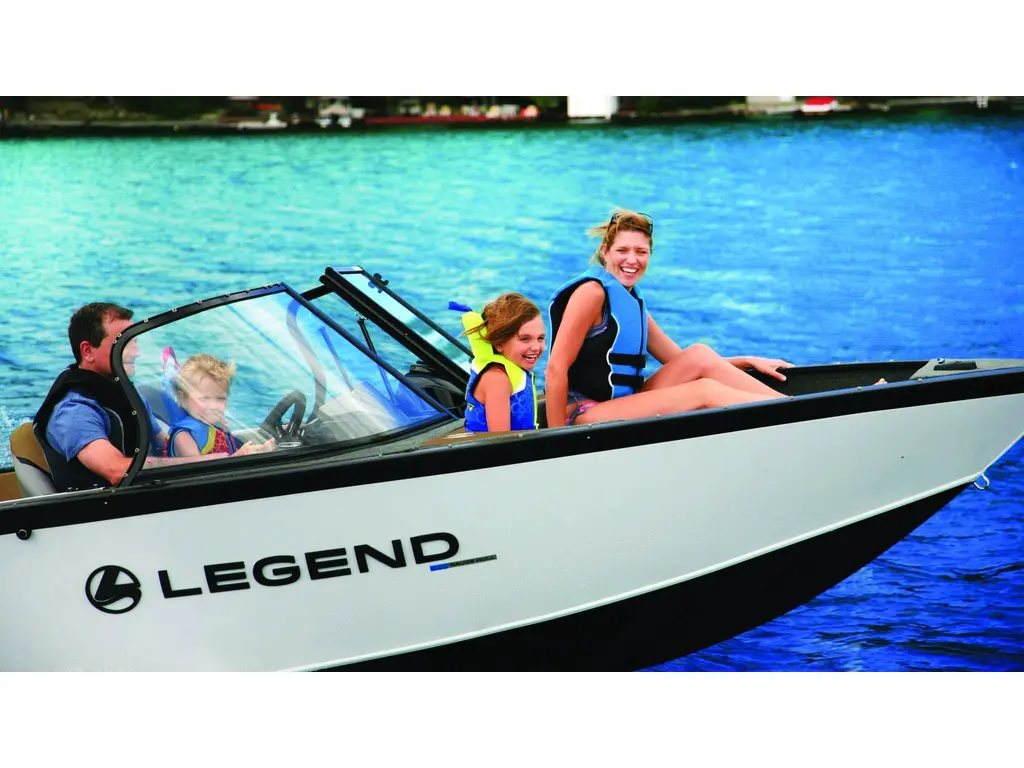 Bateaux Legend X16 2024