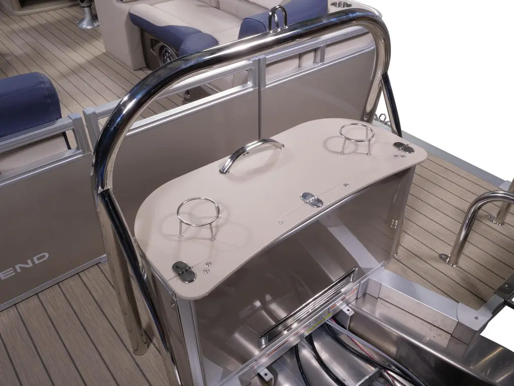 Bateaux Legend Lounge Plus 2024
