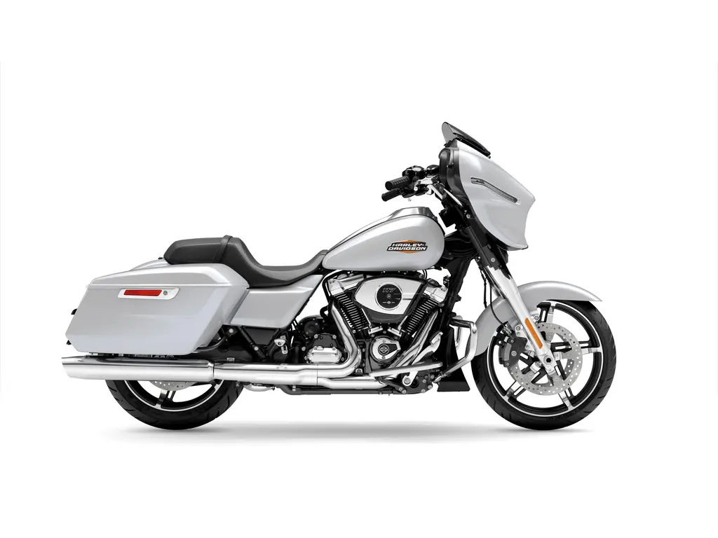 2024 Harley-Davidson Street Glide® White Onyx Pearl (Chrome Finish)
