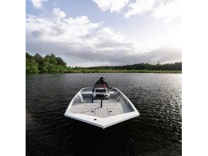 Lund 1870 Predator 1870 Predator tiller 2024 alt