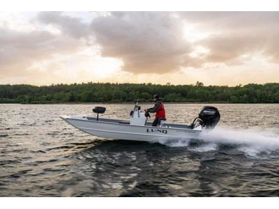 Lund 1870 Predator 1870 Predator tiller 2024 alt