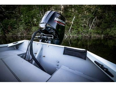 Lund 1870 Predator 1870 Predator tiller 2024 alt