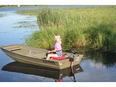 Lund 1040 Jon Boat tiller 2024