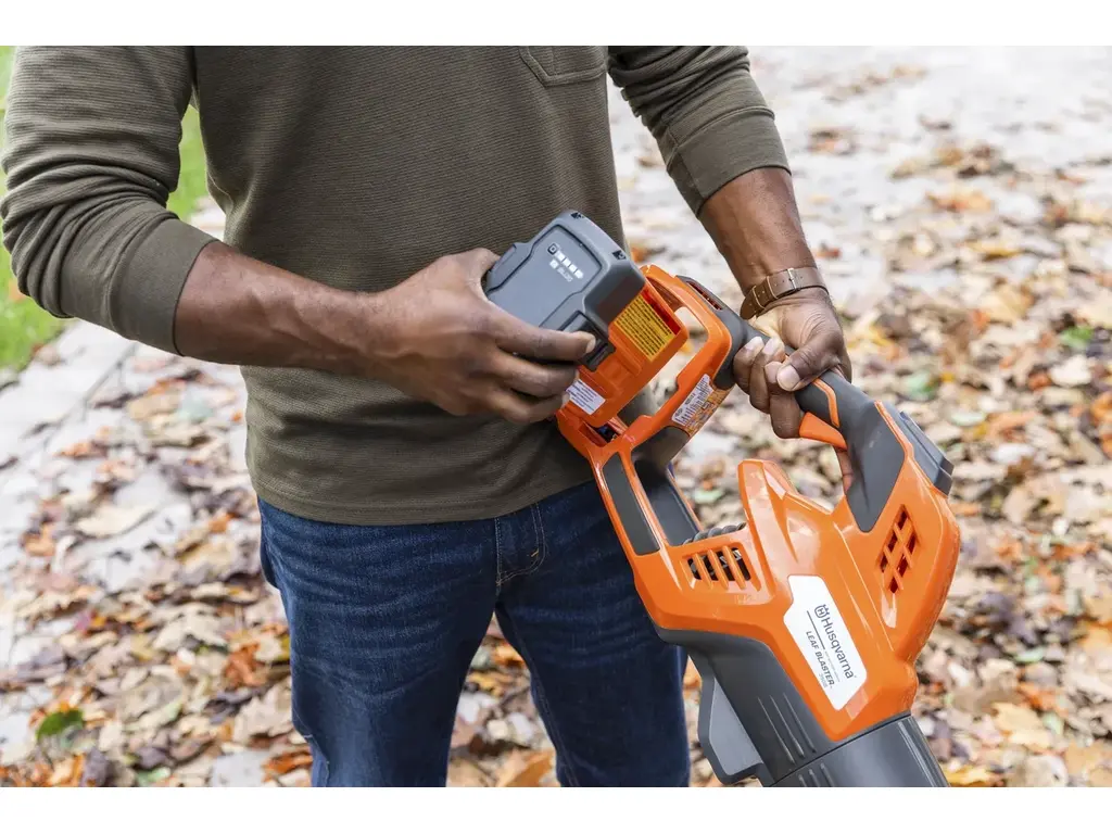 Husqvarna Leaf Blaster 350iB avec batterie et chargeur 2024
