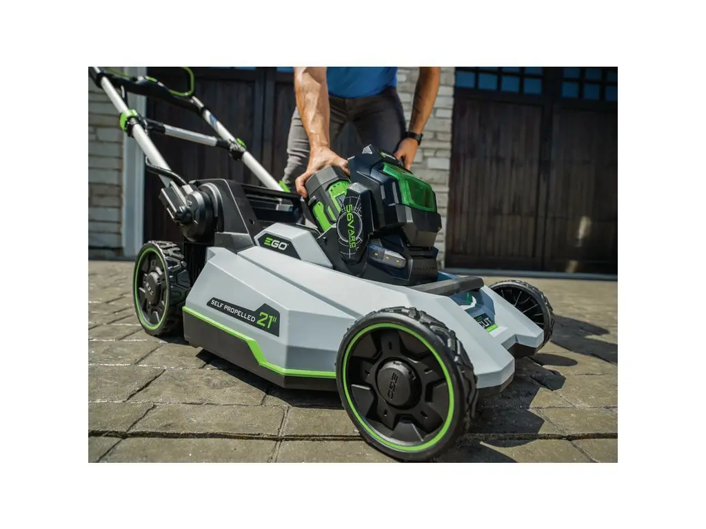 EGO 21″ Self-Propelled Lawn Mower (G3 7.5 Ah Battery, Rapid Charger) LM2135SP
