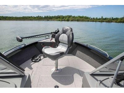 Crestliner Authority 2250 Authority 2024 alt