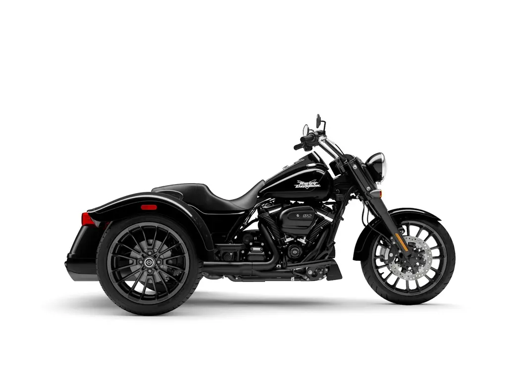 2025 Harley-Davidson Tri Glide® Ultra Iron Horse Metallic/Vivid Black ...