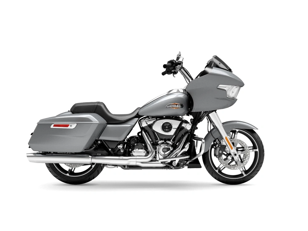 2025 Harley-Davidson Road Glide® Road Glide® Atlas Silver Metallic (Chrome Finish) alt