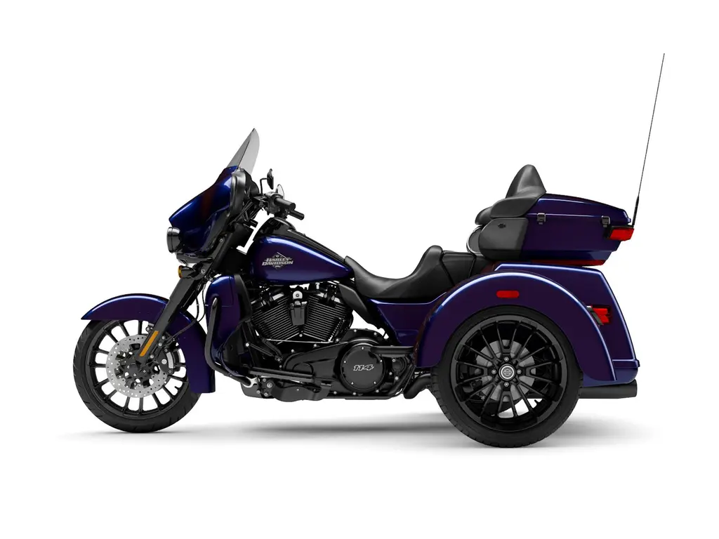2025 Harley-Davidson Tri Glide® Ultra Mystic Shift (Black Finish)