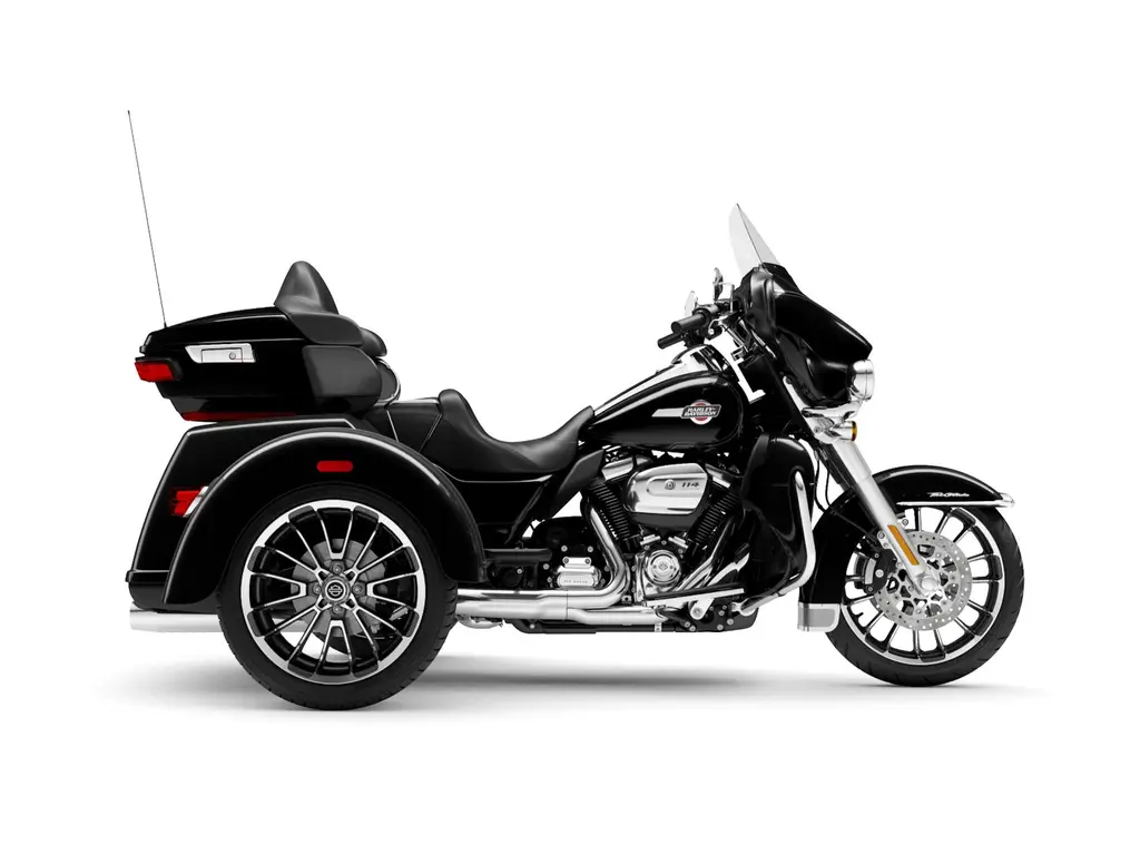 2025 Harley-Davidson Tri Glide® Ultra Vivid Black (Chrome Finish)