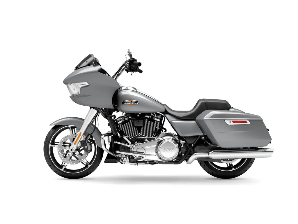 2025 Harley-Davidson Road Glide® Atlas Silver Metallic (Chrome Finish)
