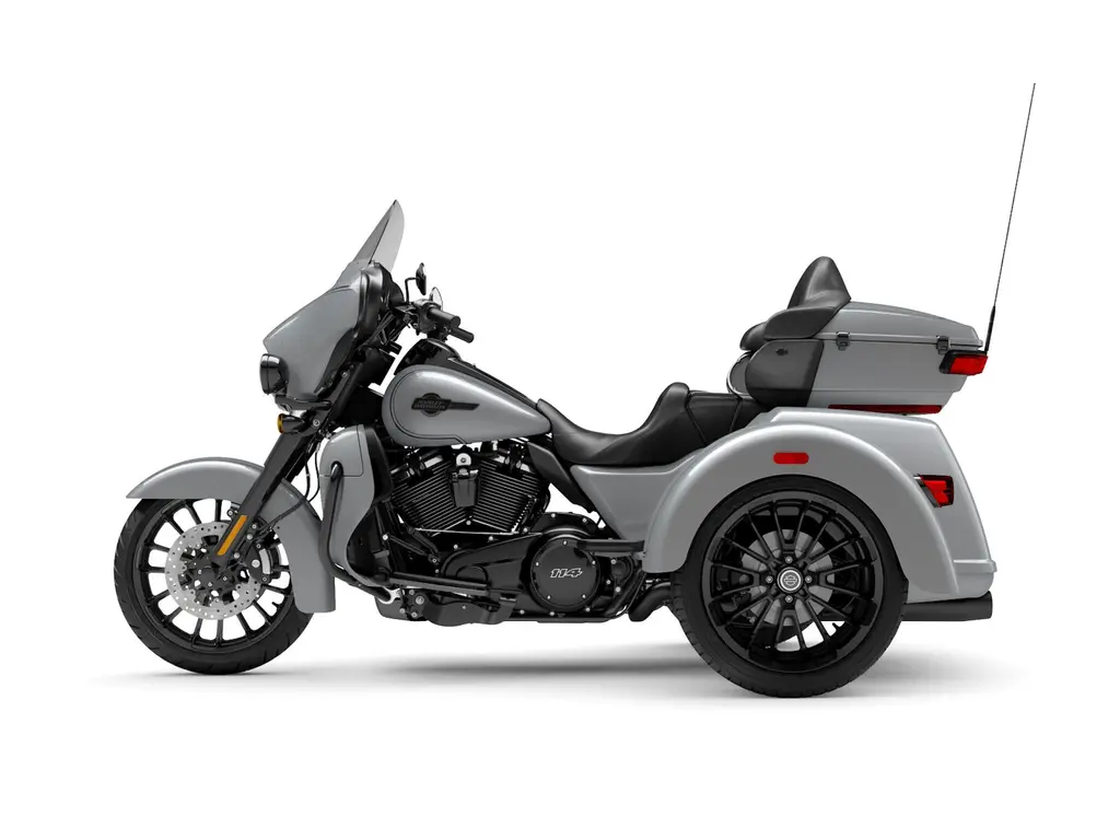 Harley-Davidson Tri Glide® Ultra Atlas Silver Metallic (Garniture en noir) 2025