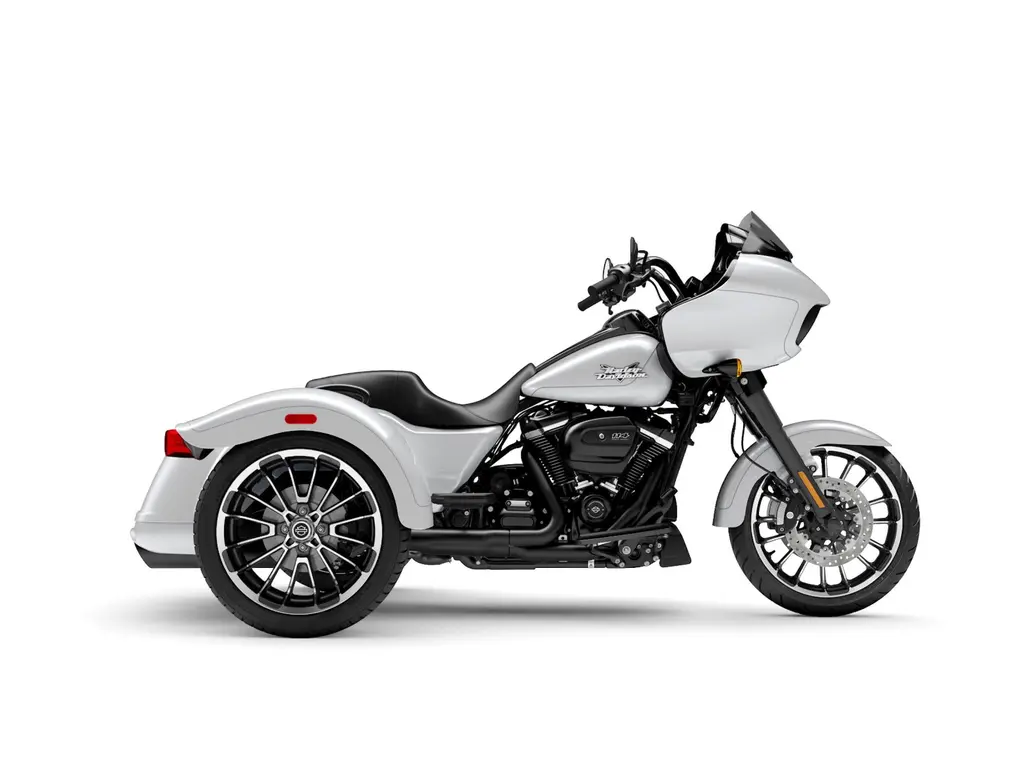 Harley-Davidson Road Glide® 3 White Onyx Pearl (Garniture en noir) 2025