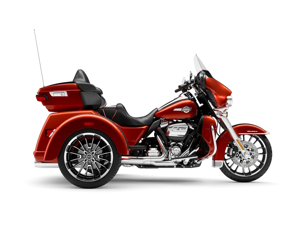 Harley-Davidson Tri Glide® Ultra Tri Glide® Ultra Whiskey Fire/Vivid Black (Garniture en chrome) 2025 alt