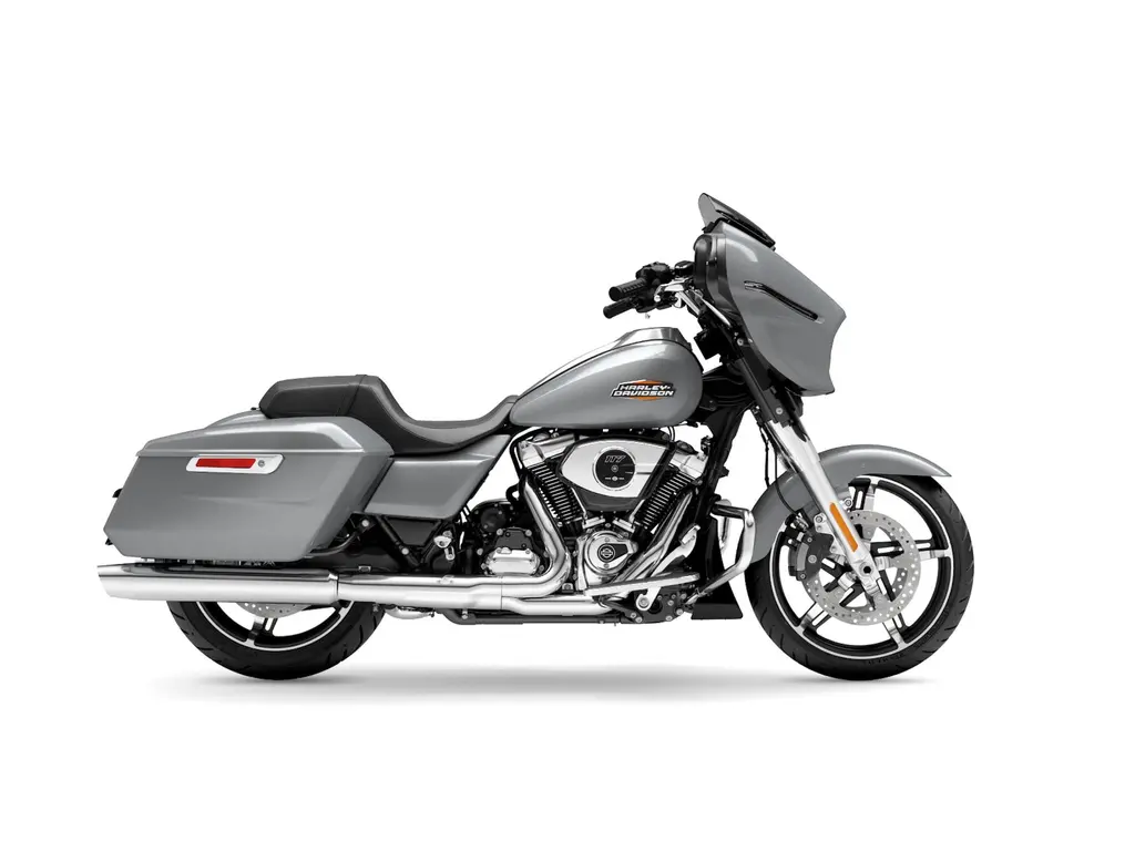 2025 Harley-Davidson Street Glide® Atlas Silver Metallic (Chrome Finish)