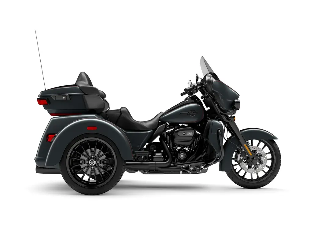 2025 Harley-Davidson Tri Glide® Ultra Iron Horse Metallic/Vivid Black (Black Finish)