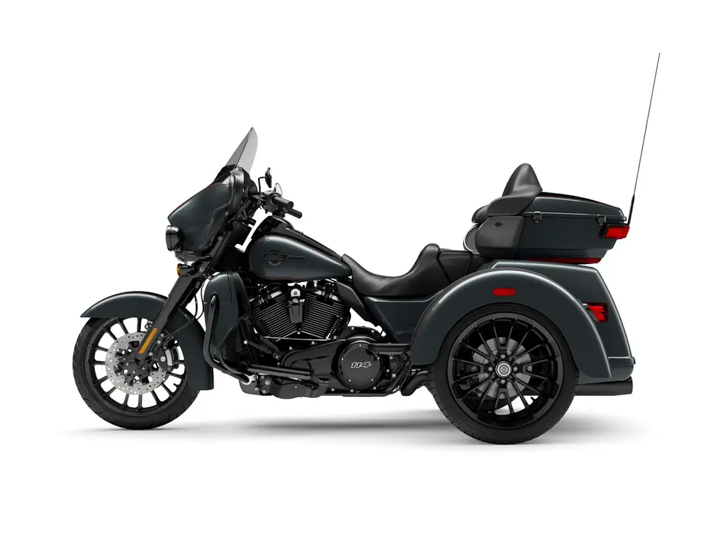 2025 Harley-Davidson Tri Glide® Ultra Iron Horse Metallic/Vivid Black (Black Finish)