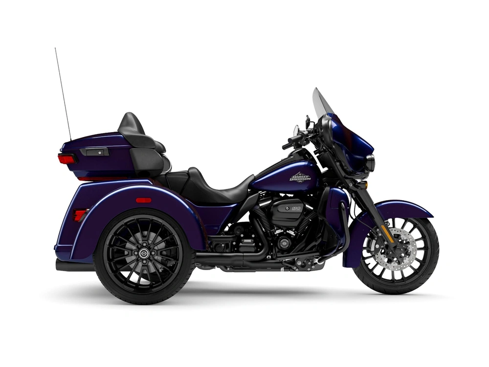 2025 Harley-Davidson Tri Glide® Ultra Tri Glide® Ultra Mystic Shift (Black Finish) alt