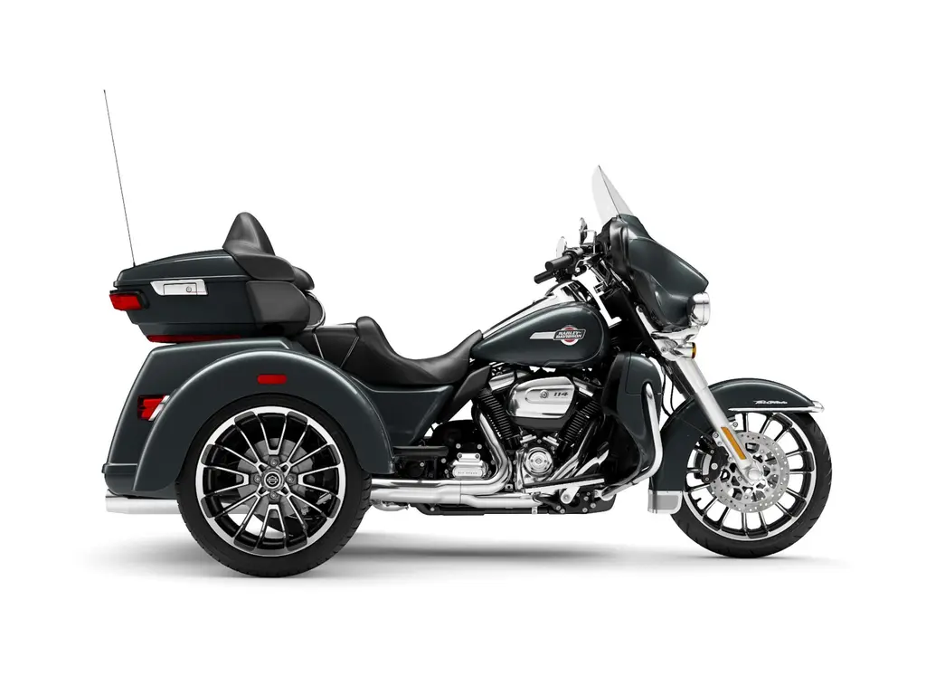 2025 Harley-Davidson Tri Glide® Ultra Iron Horse Metallic (Chrome Finish)