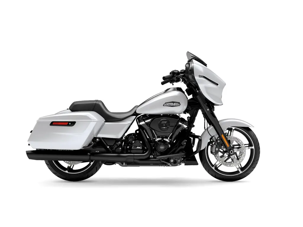 2025 Harley-Davidson Street Glide® White Onyx Pearl (Black Finish)