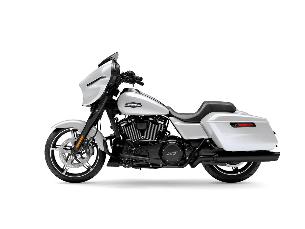 2025 Harley-Davidson Street Glide® White Onyx Pearl (Black Finish)