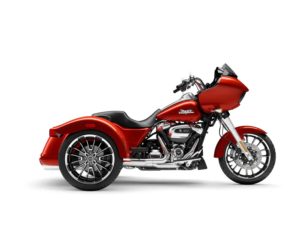 2025 Harley-Davidson Road Glide® 3 Whiskey Fire (Chrome Finish)